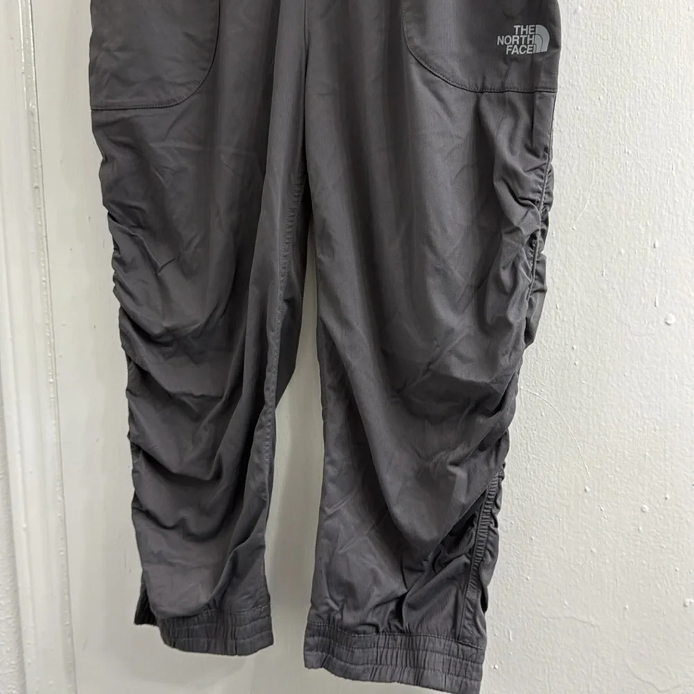 NORTH FACE Girls Jogger Pants XL (18) in gray Ruched Cropped Pull On Outdoor